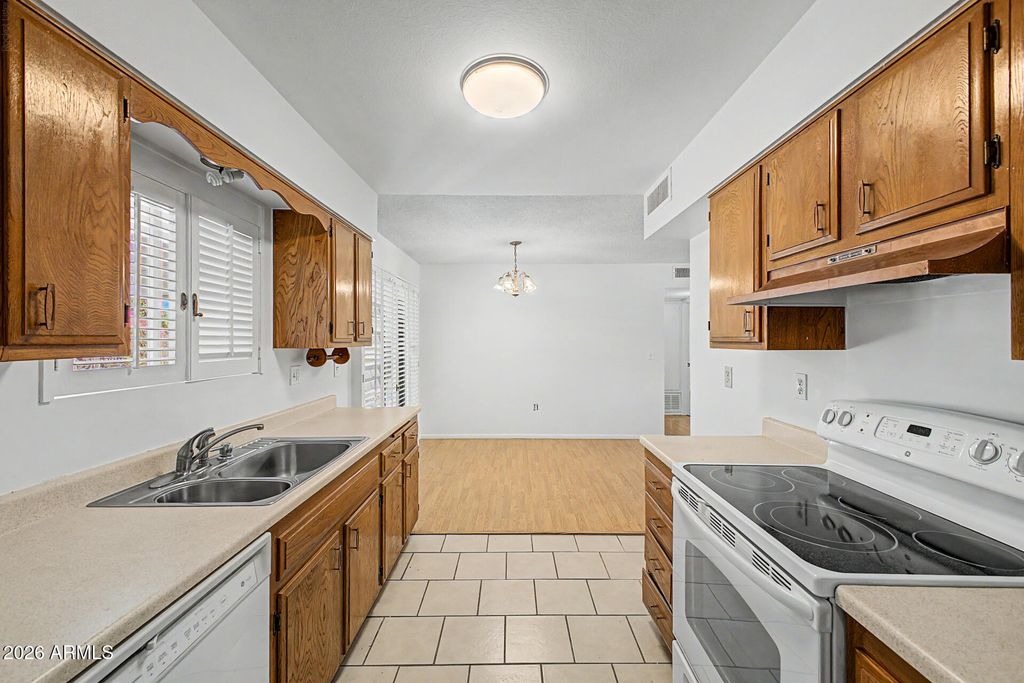 10216 W IRONWOOD Drive, Sun City, AZ 85351 — photo 2