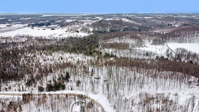 11510 E Lee Mann Road, Northport, MI 49670