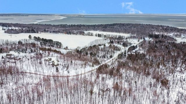 11510 E Lee Mann Road, Northport, MI 49670