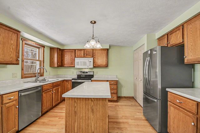 11510 E Lee Mann Road, Northport, MI 49670