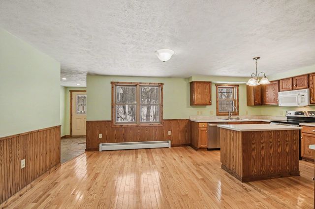 11510 E Lee Mann Road, Northport, MI 49670