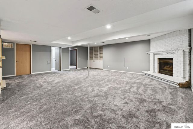 2601 S 48th Avenue S, Omaha, NE 68106