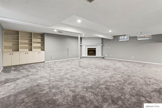 2601 S 48th Avenue S, Omaha, NE 68106