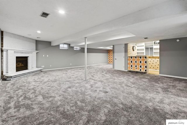 2601 S 48th Avenue S, Omaha, NE 68106