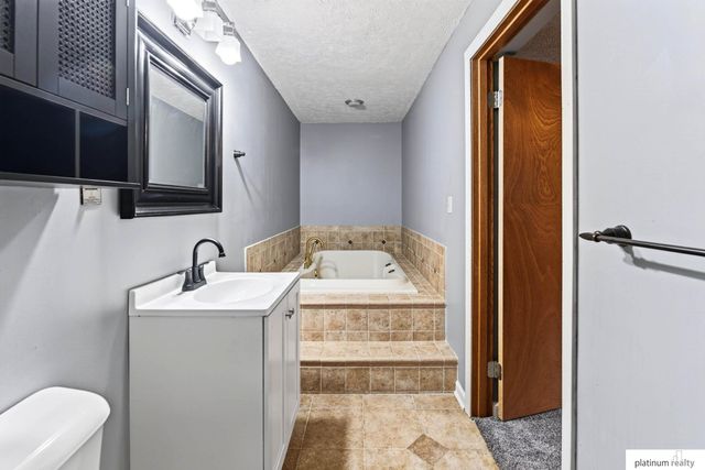 2601 S 48th Avenue S, Omaha, NE 68106