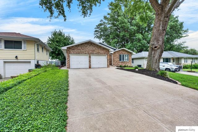 2601 S 48th Avenue S, Omaha, NE 68106
