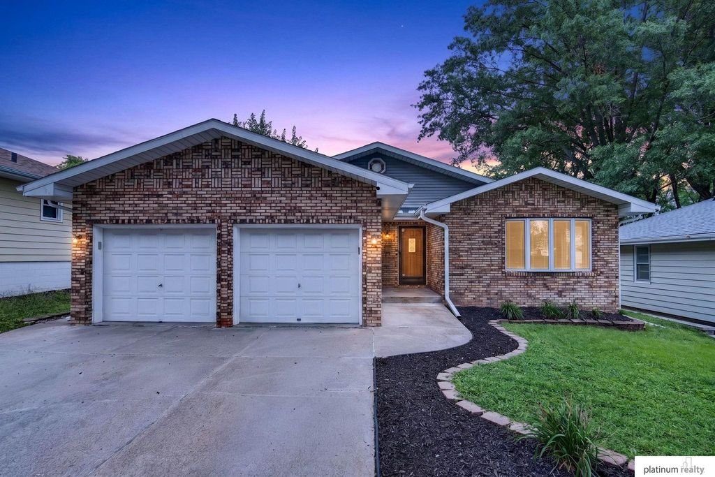2601 S 48th Avenue S, Omaha, NE 68106