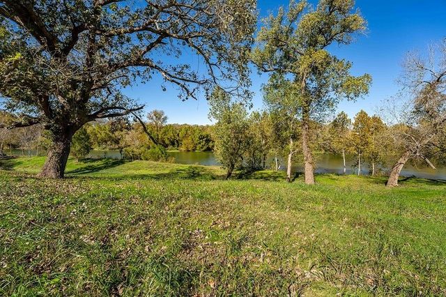 Lot 4 Fayette Shores Cove, West Point, TX 78963