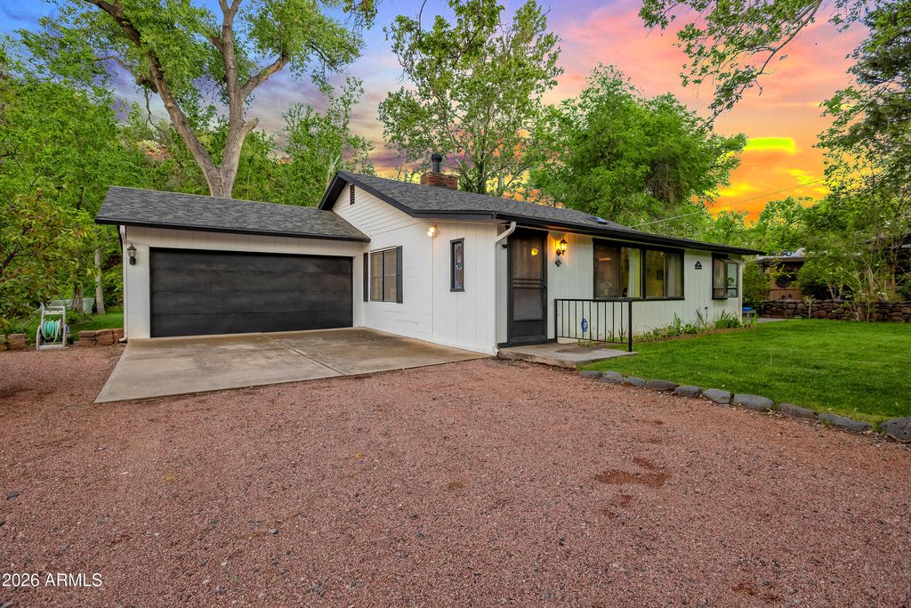 Image 32 of property listing at 370 BEAR WALLOW Lane, Sedona, AZ 86336