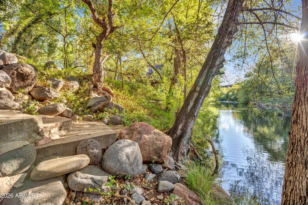 Image 5 of property listing at 370 BEAR WALLOW Lane, Sedona, AZ 86336