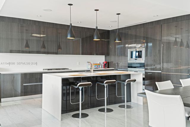 3300 NE 188th St 414, Aventura, FL 33180