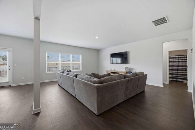 933 Nandina Lane, Loganville, GA 30052