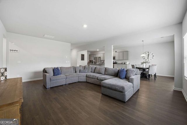 933 Nandina Lane, Loganville, GA 30052