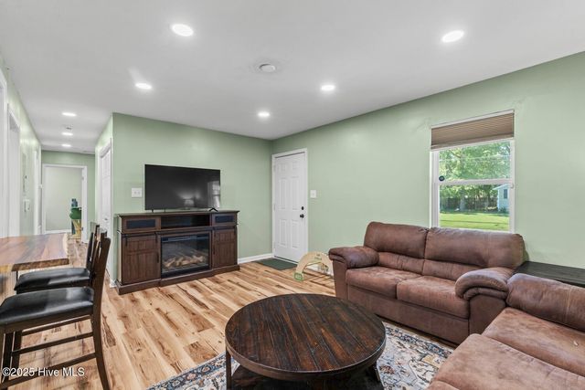 504 Oak Lane, Jacksonville, NC 28540