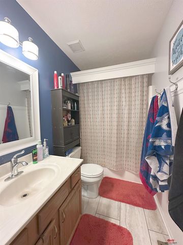 1900 W Apricot Lane, Lincoln, NE 68522