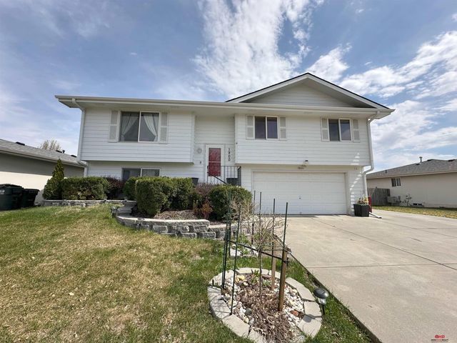 1900 W Apricot Lane, Lincoln, NE 68522