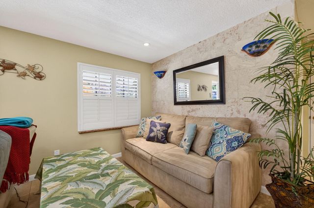 3040 Summit Street, Fort Pierce, FL 34982