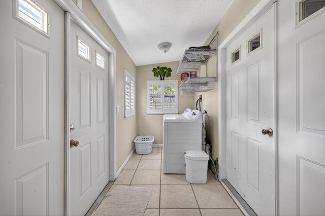 3040 Summit Street, Fort Pierce, FL 34982