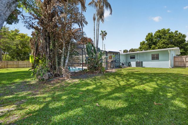 3040 Summit Street, Fort Pierce, FL 34982