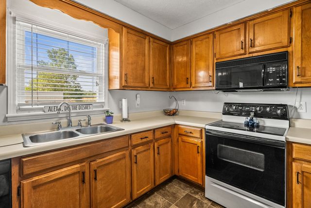 3922 Armstrong Rd, Springfield, TN 37172