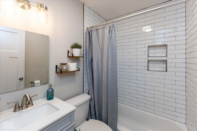 6528 Grandview Drive, Indianapolis, IN 46260