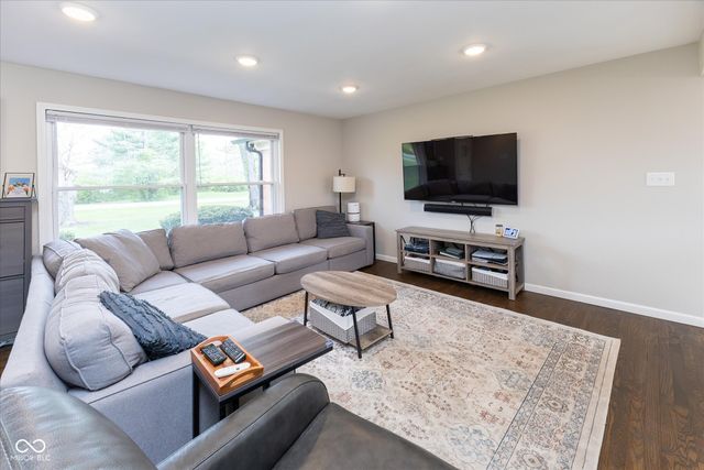 6528 Grandview Drive, Indianapolis, IN 46260