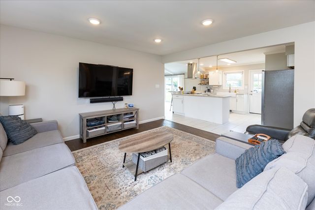 6528 Grandview Drive, Indianapolis, IN 46260