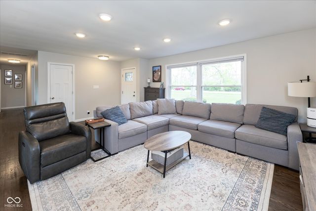 6528 Grandview Drive, Indianapolis, IN 46260