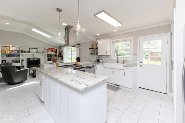 6528 Grandview Drive, Indianapolis, IN 46260