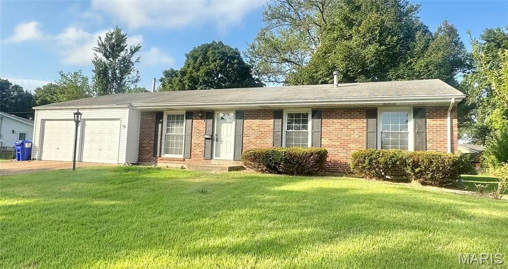 1545 Bluefield Drive, Florissant, MO 63033
