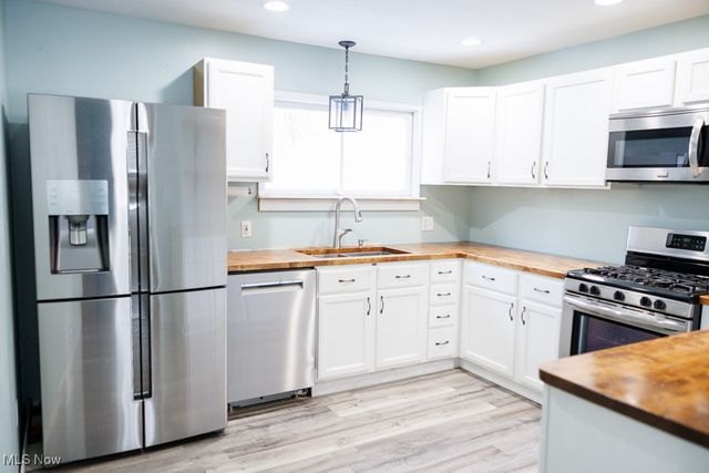 2054 Maplewood Road, Stow, OH 44224