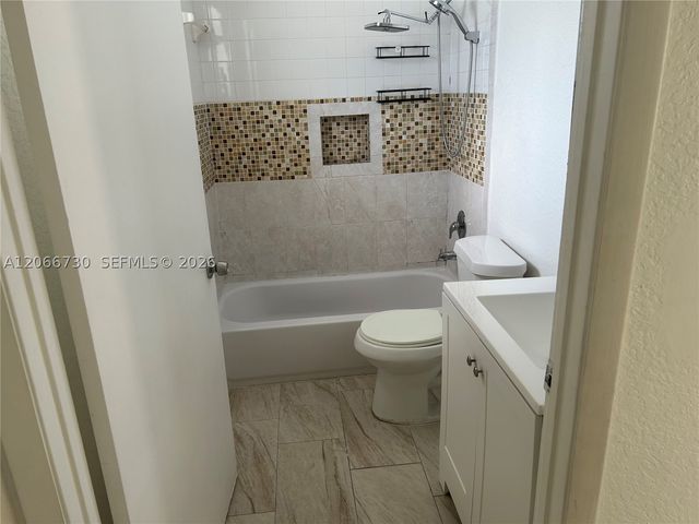 2124-2126 Thomas St 2126, Hollywood, FL 33020