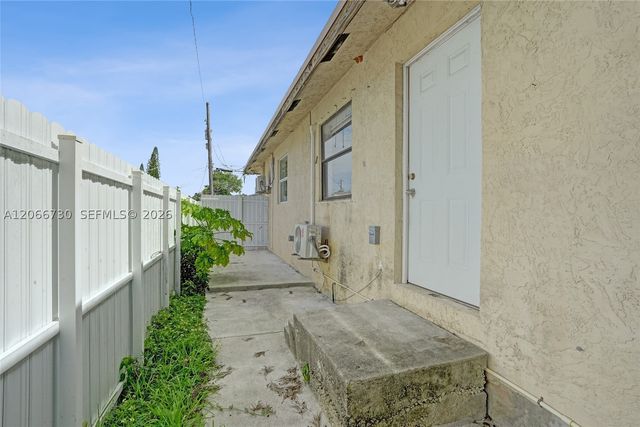 2124-2126 Thomas St 2126, Hollywood, FL 33020