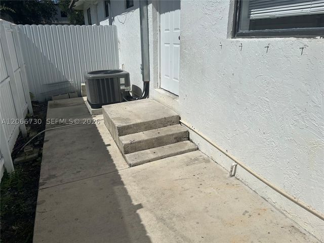 2124-2126 Thomas St 2126, Hollywood, FL 33020