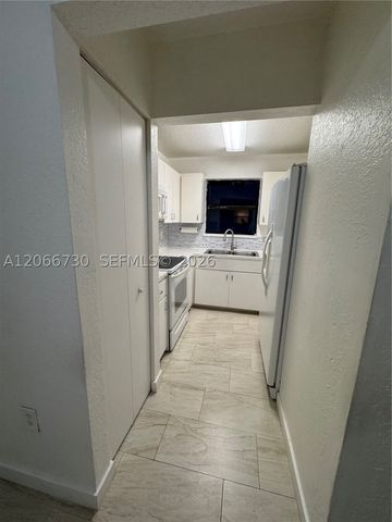 2124-2126 Thomas St 2126, Hollywood, FL 33020