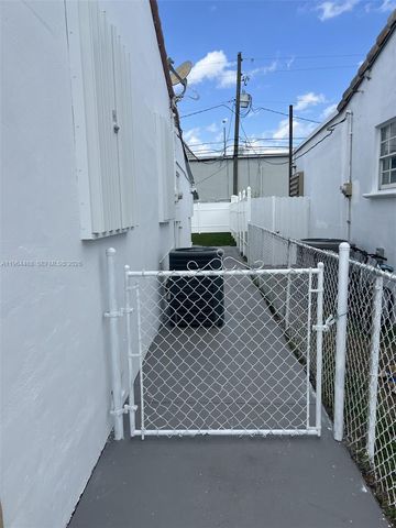 6823 SW 25th St, Miami, FL 33155