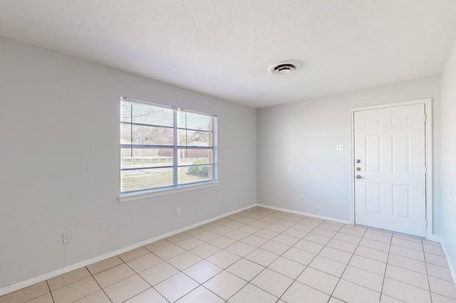 220 W Union Bower Road, Irving, TX 75061