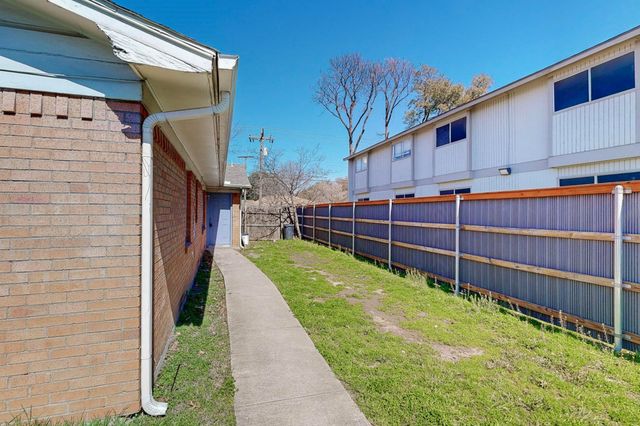220 W Union Bower Road, Irving, TX 75061