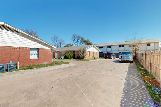 220 W Union Bower Road, Irving, TX 75061