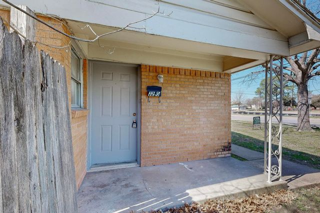 220 W Union Bower Road, Irving, TX 75061