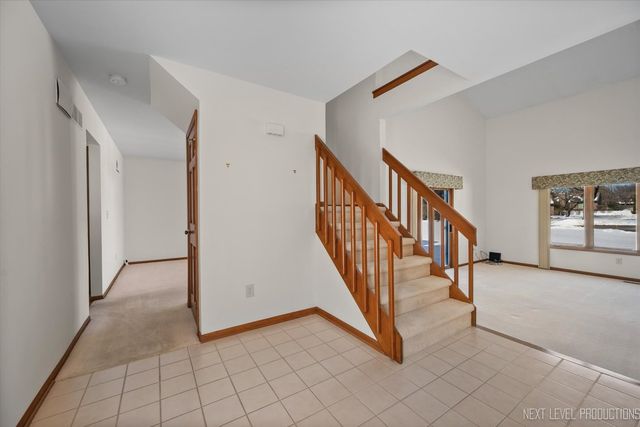 114 Elmtree Court 114, St. Charles, IL 60174