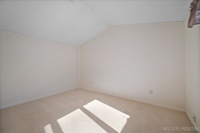 114 Elmtree Court 114, St. Charles, IL 60174