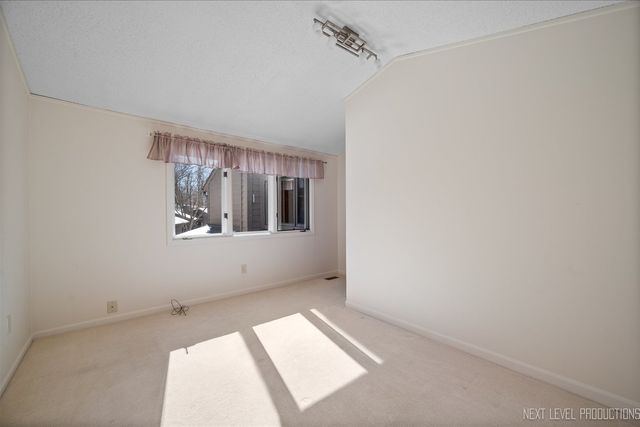 114 Elmtree Court 114, St. Charles, IL 60174