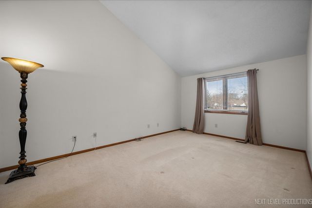 114 Elmtree Court 114, St. Charles, IL 60174