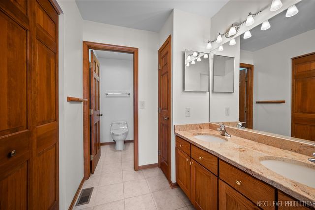 114 Elmtree Court 114, St. Charles, IL 60174