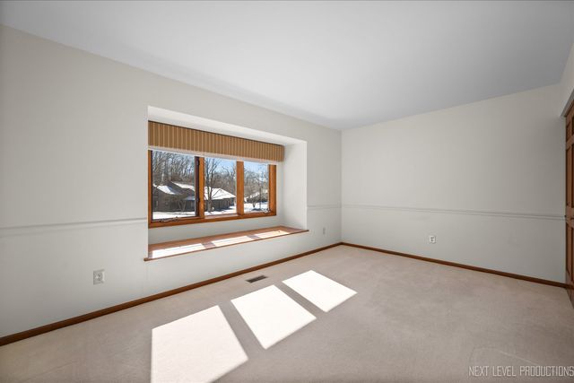 114 Elmtree Court 114, St. Charles, IL 60174