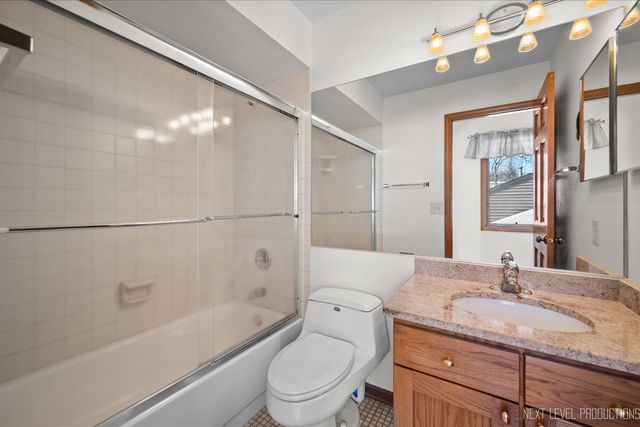 114 Elmtree Court 114, St. Charles, IL 60174