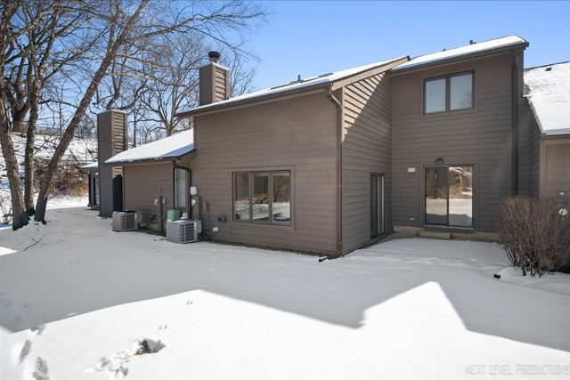 114 Elmtree Court 114, St. Charles, IL 60174