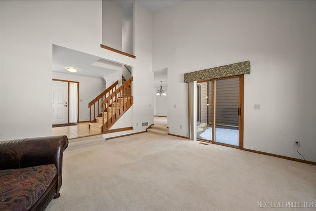 114 Elmtree Court 114, St. Charles, IL 60174