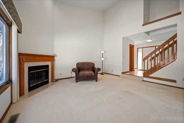 114 Elmtree Court 114, St. Charles, IL 60174